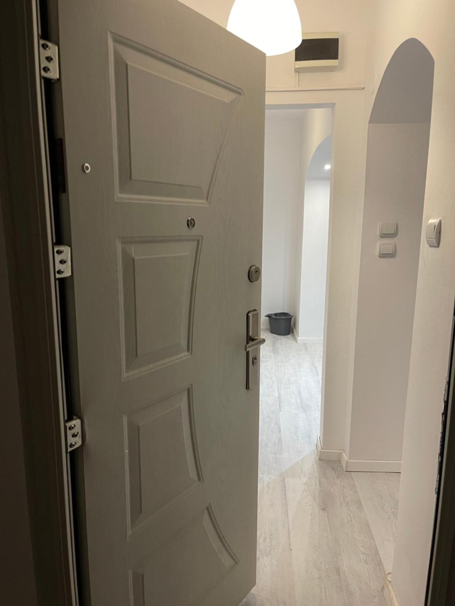Piata Mihail Kogalniceanu Nr 8 * Bucureşti