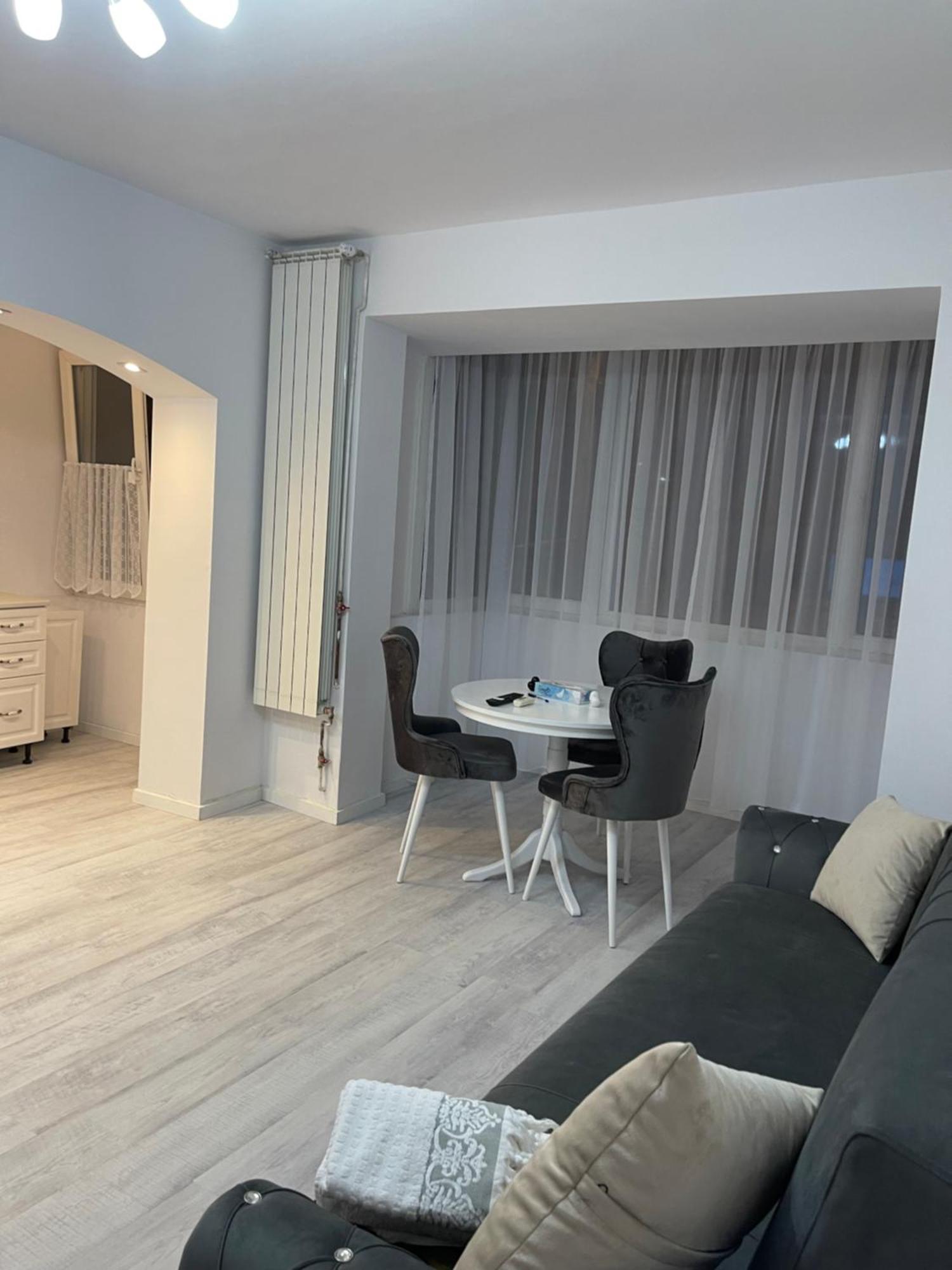 Piata Mihail Kogalniceanu Nr 8 * Bucureşti